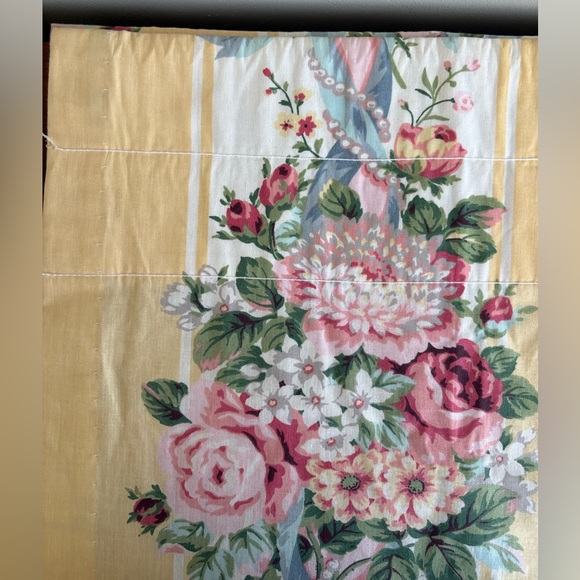 CROSCILL Vintage Floral Curtain Panels (2) - Cottagecore Bedroom Decor - Picture 3 of 9